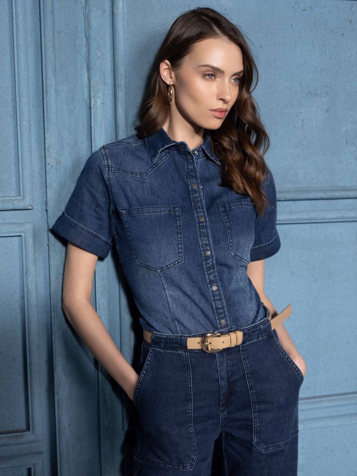 חולצה ג’ינס שרוול קצר בצבע ג’ינס