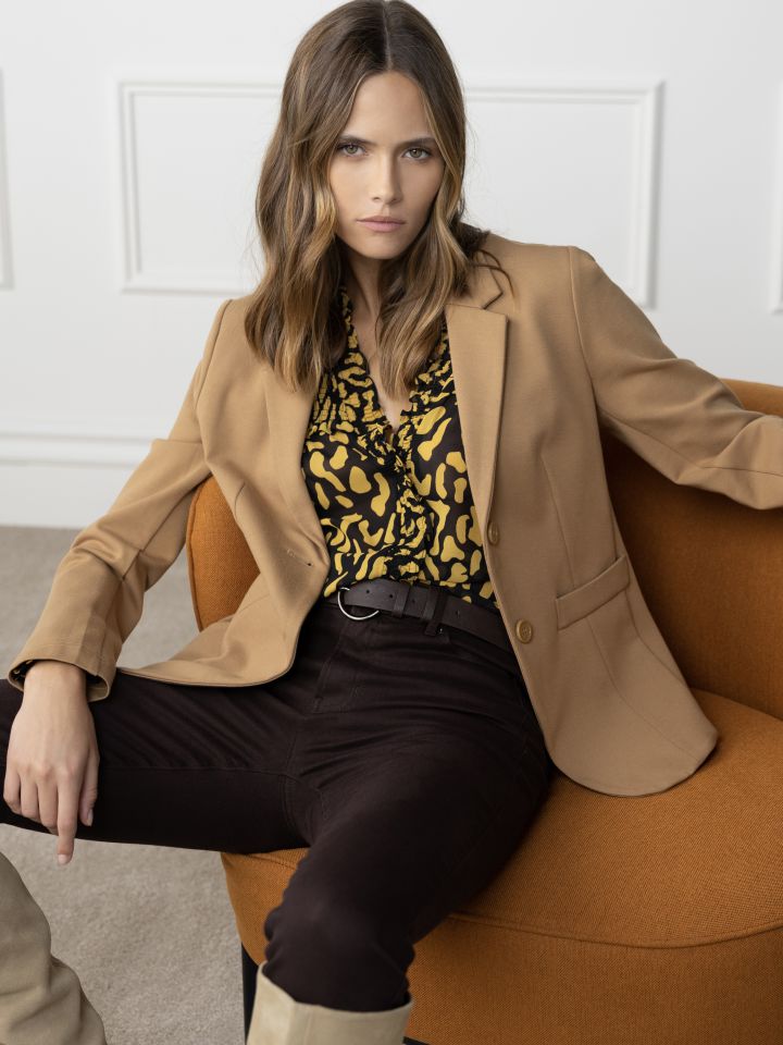 חולצה דפוס LIA בצבע חרדל