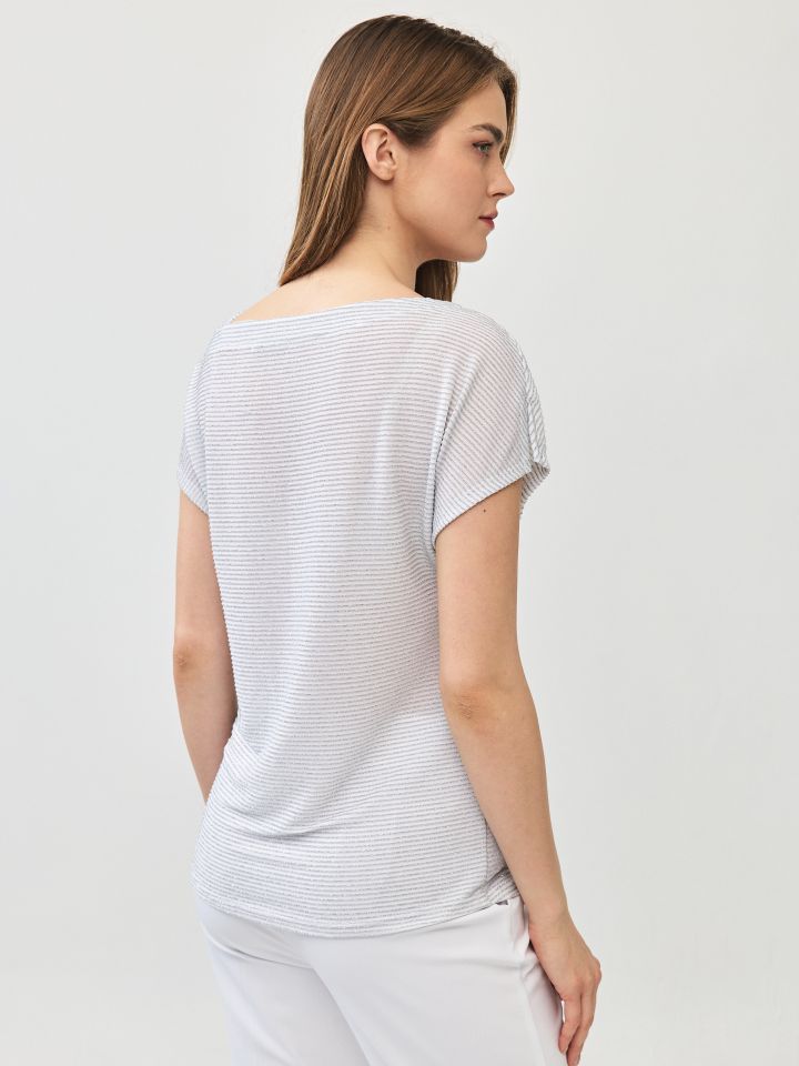 חולצה לורקס פתח בכתף בצבע לבן