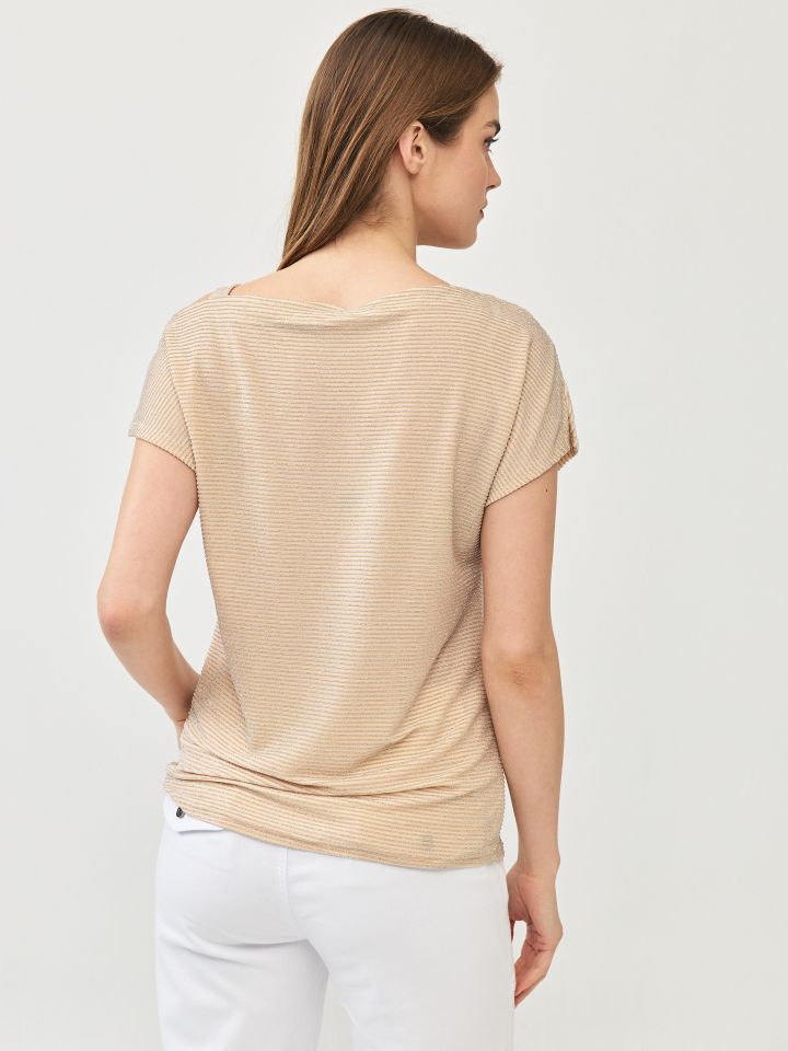 חולצה לורקס פתח בכתף בצבע בייז’