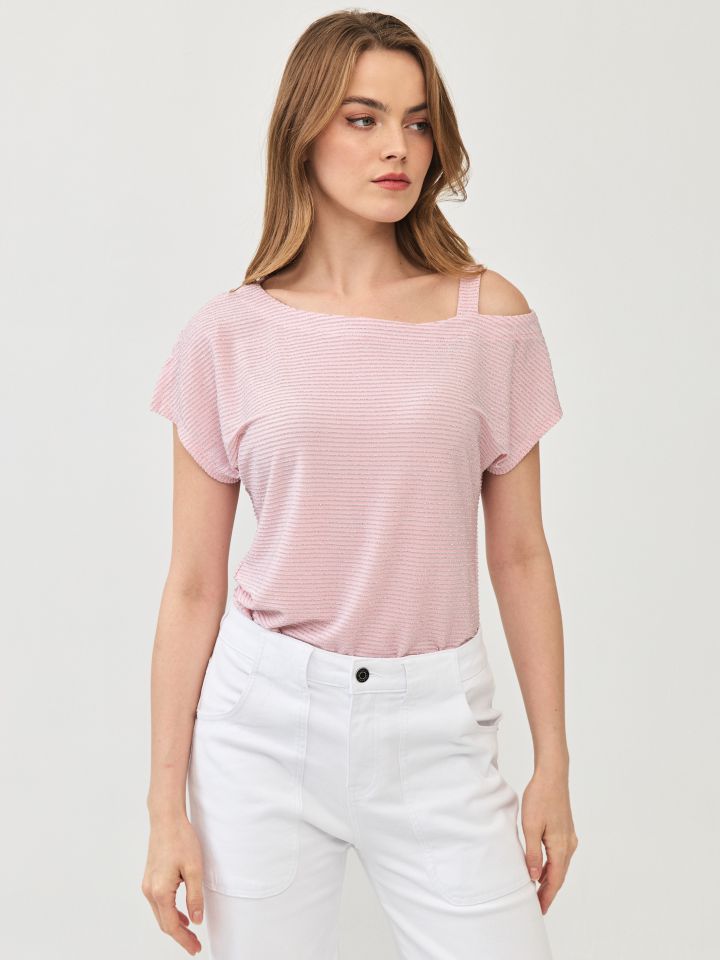 חולצה לורקס פתח בכתף בצבע ורוד