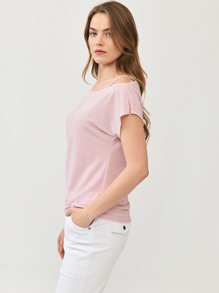 חולצה לורקס פתח בכתף בצבע ורוד