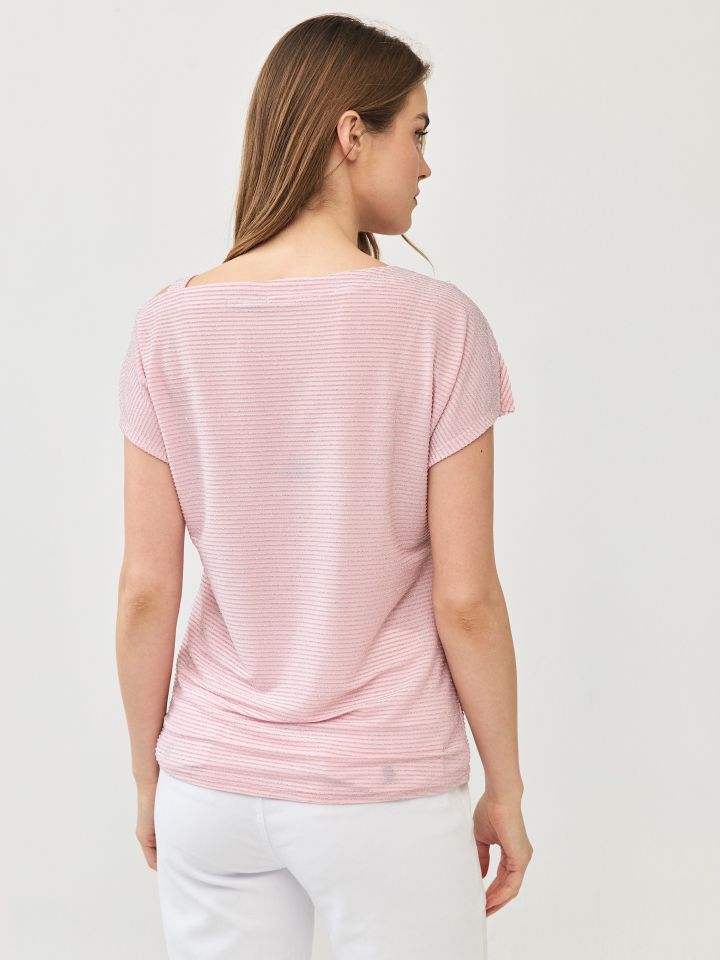 חולצה לורקס פתח בכתף בצבע ורוד