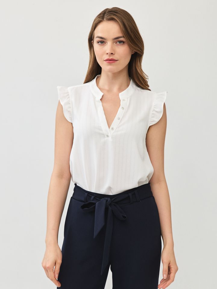 חולצה פסי אורך כפתורי דמוי יהלומים בצבע לבן