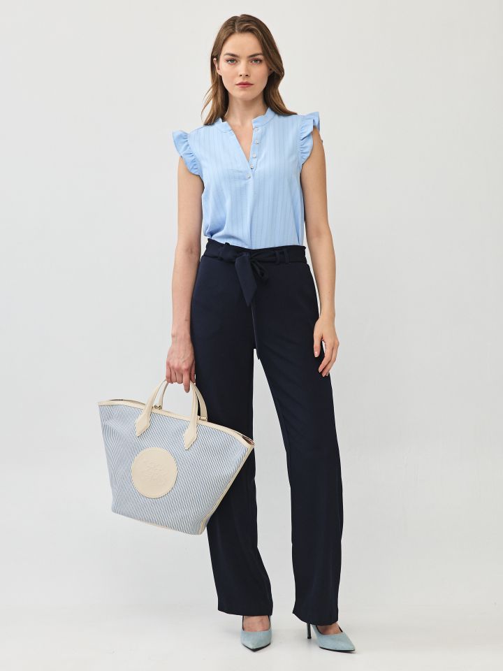 חולצה פסי אורך כפתורי דמוי יהלומים בצבע תכלת