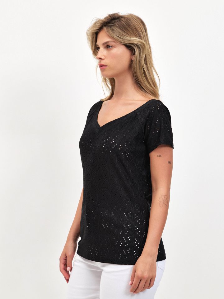 חולצה V תחרה PROMO בצבע שחור