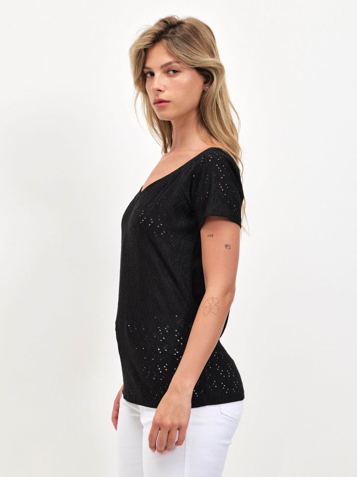 חולצה V תחרה PROMO בצבע שחור