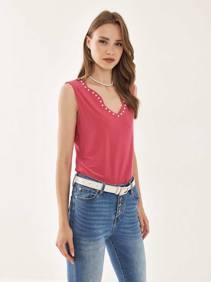 חולצה פתח גלים ופנינים בצבע פוקסיה