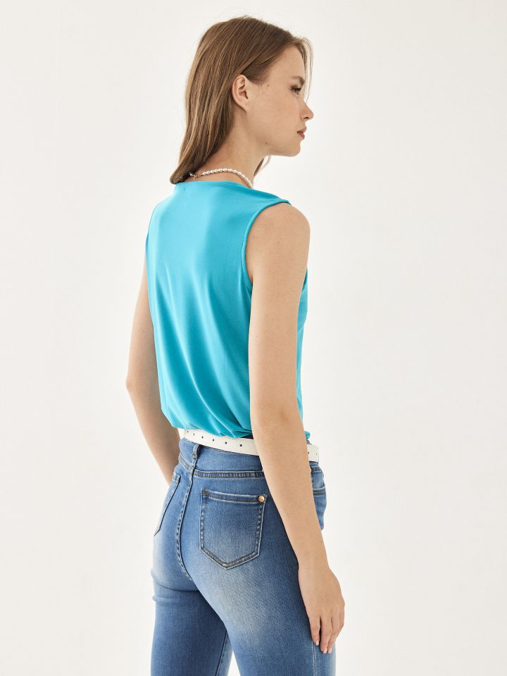 חולצה פתח גלים ופנינים בצבע טורקיז