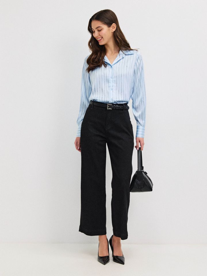 חולצה צוארון פסים בצבע תכלת