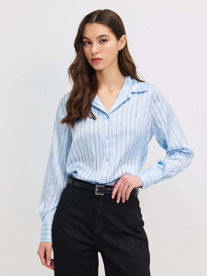 חולצה צוארון פסים בצבע תכלת