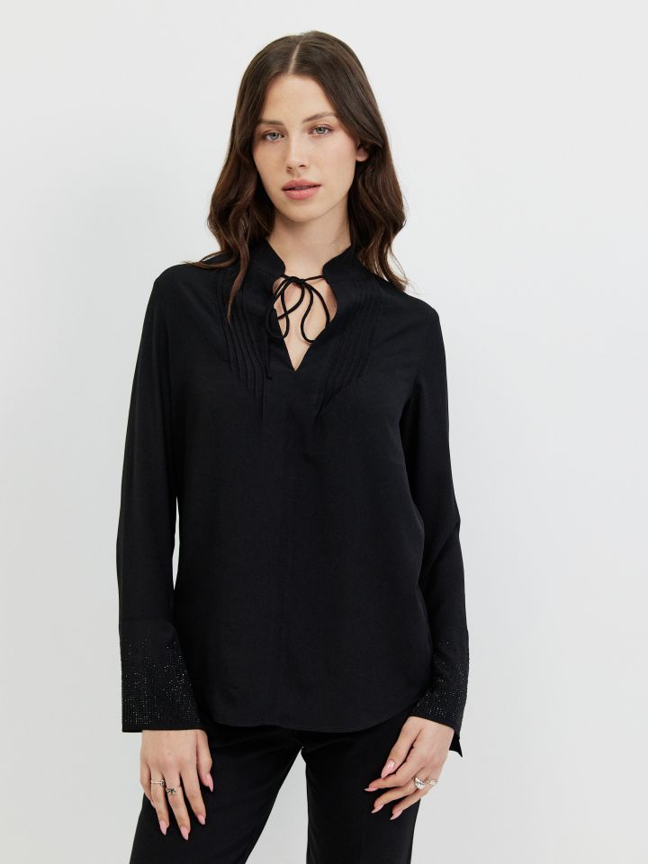 חולצה דמוי יהלומים בשרוול בצבע שחור