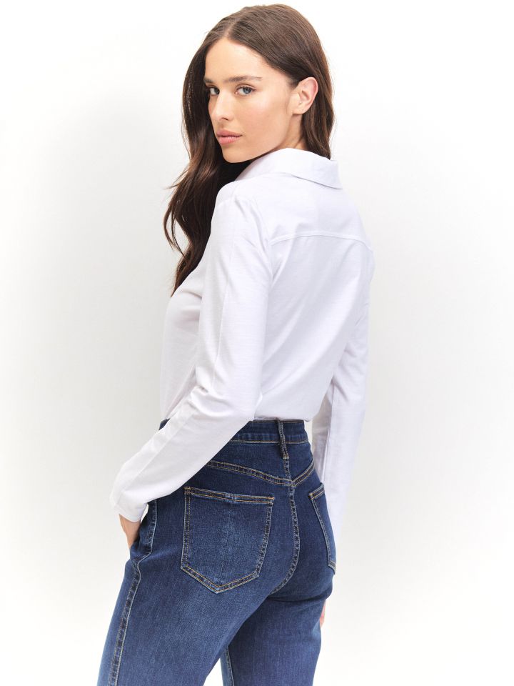 חולצה צוארון לחצניות בצבע לבן