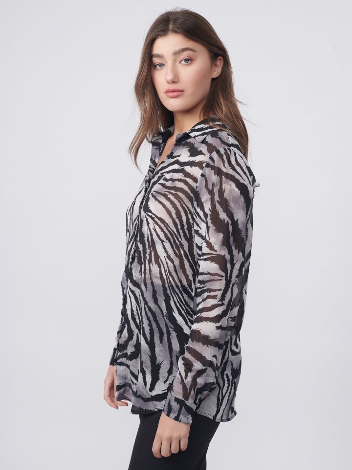 חולצה מכופתרת דפוס ספארי בצבע שחור/אפור