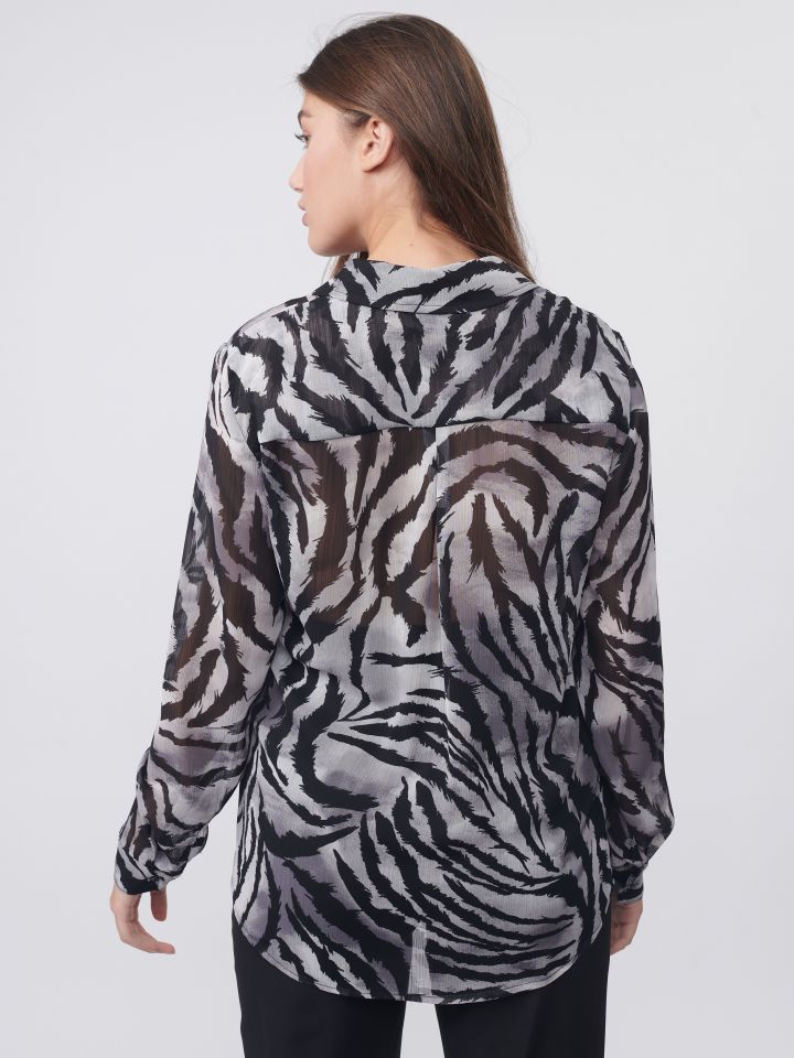 חולצה מכופתרת דפוס ספארי בצבע שחור/אפור