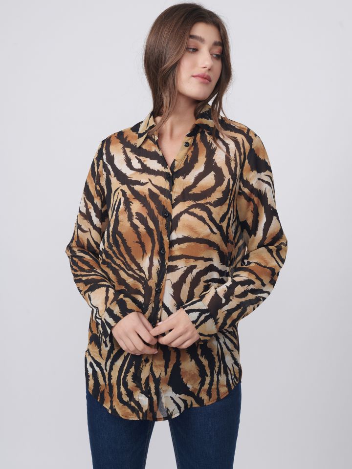 חולצה מכופתרת דפוס ספארי בצבע שחור /חום