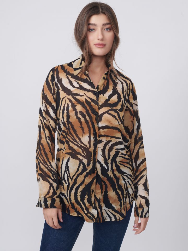 חולצה מכופתרת דפוס ספארי בצבע שחור /חום