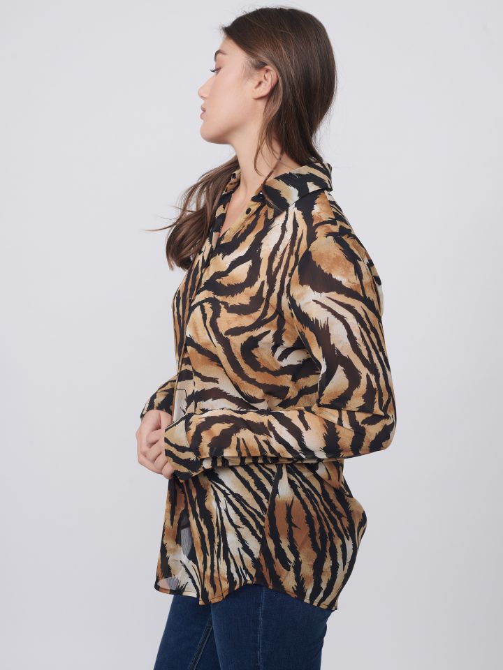 חולצה מכופתרת דפוס ספארי בצבע שחור /חום