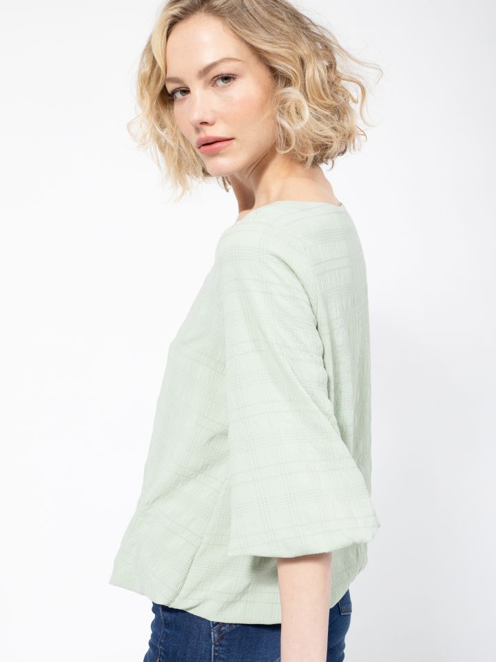 חולצה בלון בצבע ירוק בהיר