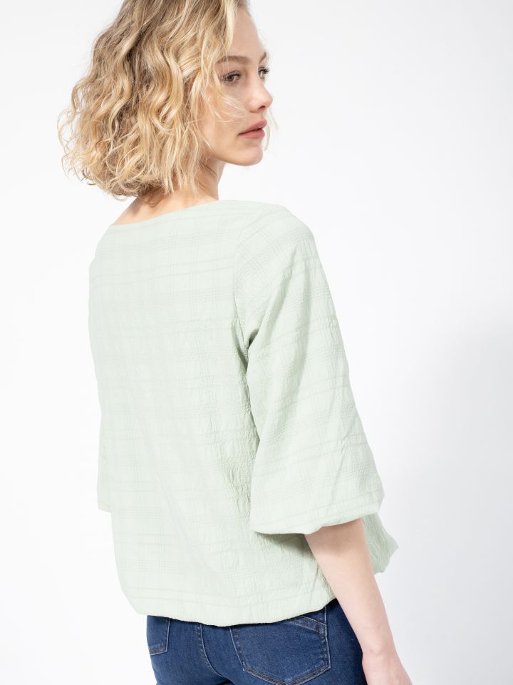 חולצה בלון בצבע ירוק בהיר