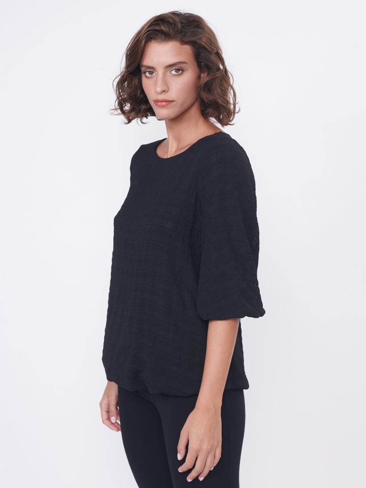 חולצה בלון בצבע שחור