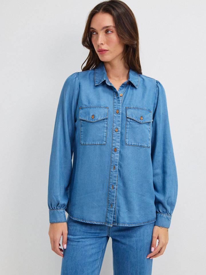 חולצה ג’ינס כיסים בצבע ג’ינס בהיר