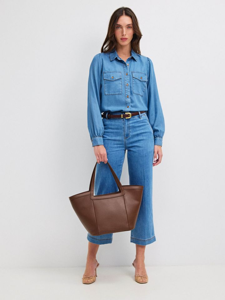 חולצה ג’ינס כיסים בצבע ג’ינס בהיר