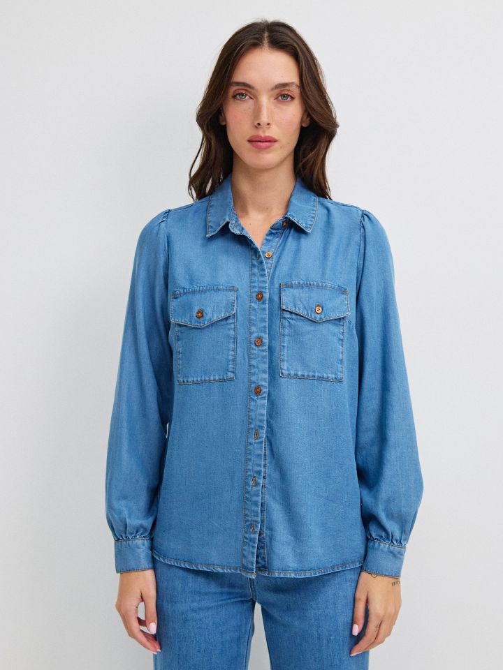 חולצה ג’ינס כיסים בצבע ג’ינס בהיר