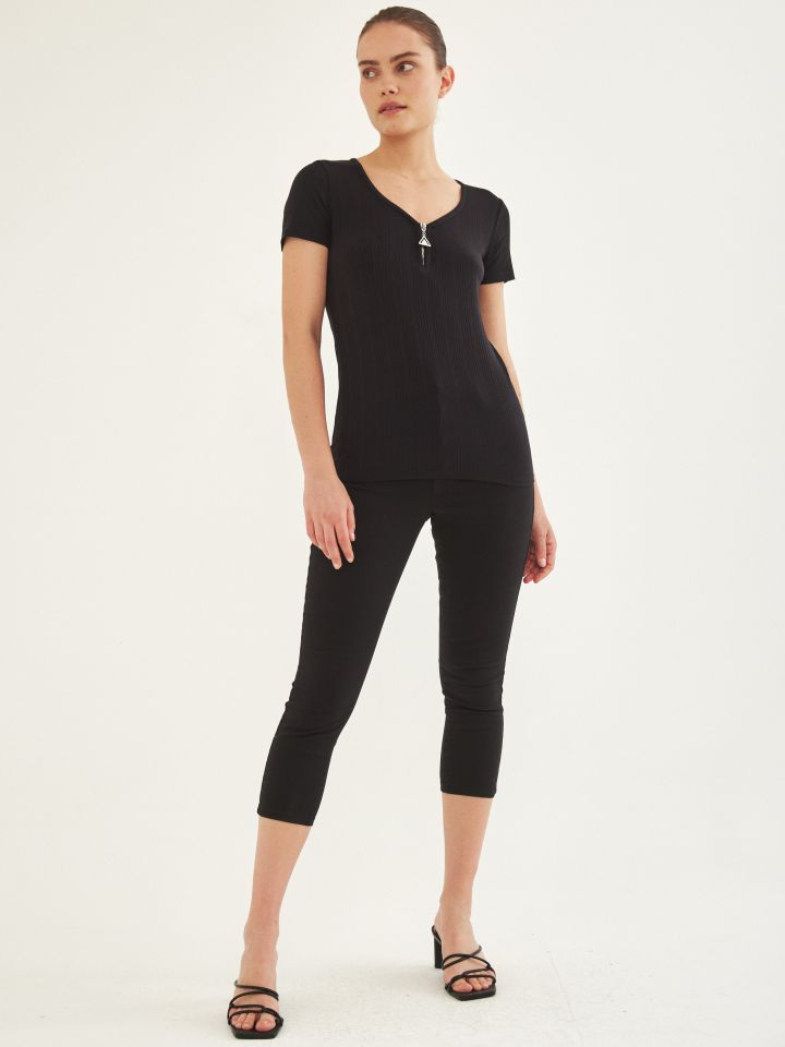 חולצה ריב רוכסן בצבע שחור