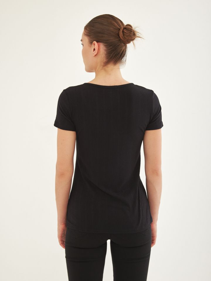 חולצה ריב רוכסן בצבע שחור