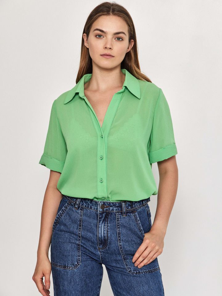 חולצה מכופתרת חצי שרוול בצבע ירוק