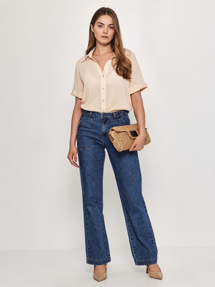 חולצה מכופתרת חצי שרוול בצבע שמפניה