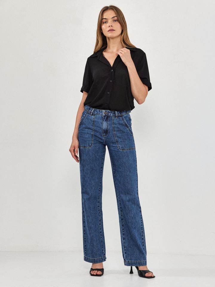 חולצה מכופתרת חצי שרוול בצבע שחור