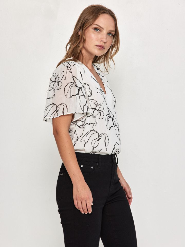 חולצה סטן V דפוס PROMO בצבע לבן