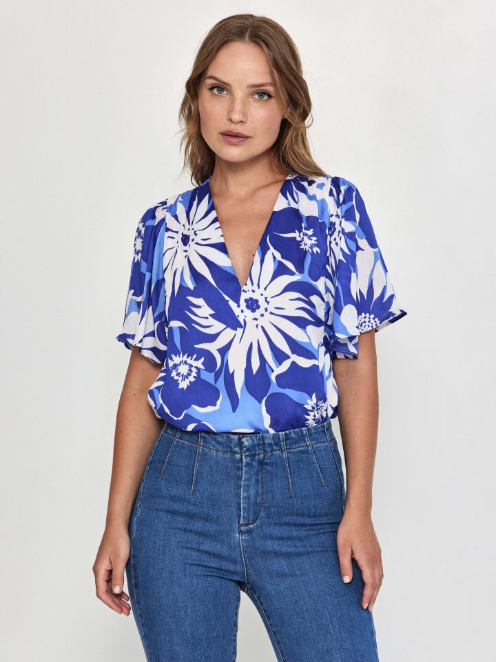 חולצה סטן V דפוס PROMO בצבע כחול רויאל