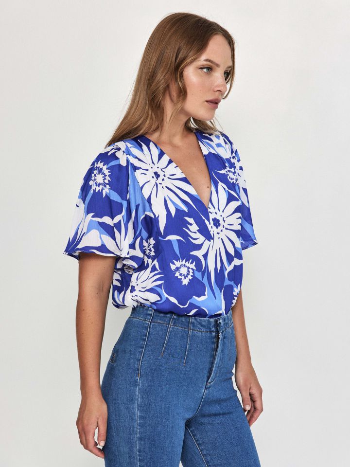 חולצה סטן V דפוס PROMO בצבע כחול רויאל