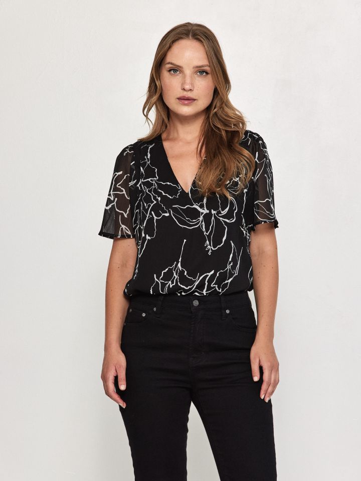 חולצה סטן V דפוס PROMO בצבע שחור