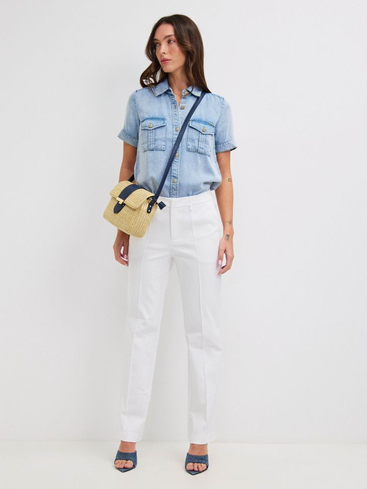 חולצה גינס כיסים בצבע ג’ינס בהיר