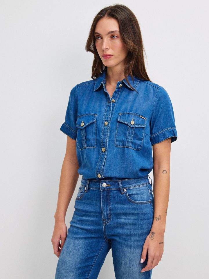 חולצה גינס כיסים בצבע ג’ינס