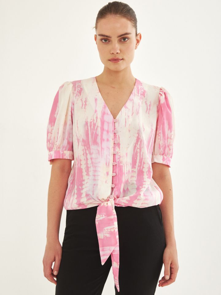חולצה V כפתורים קשירה בצבע ורוד