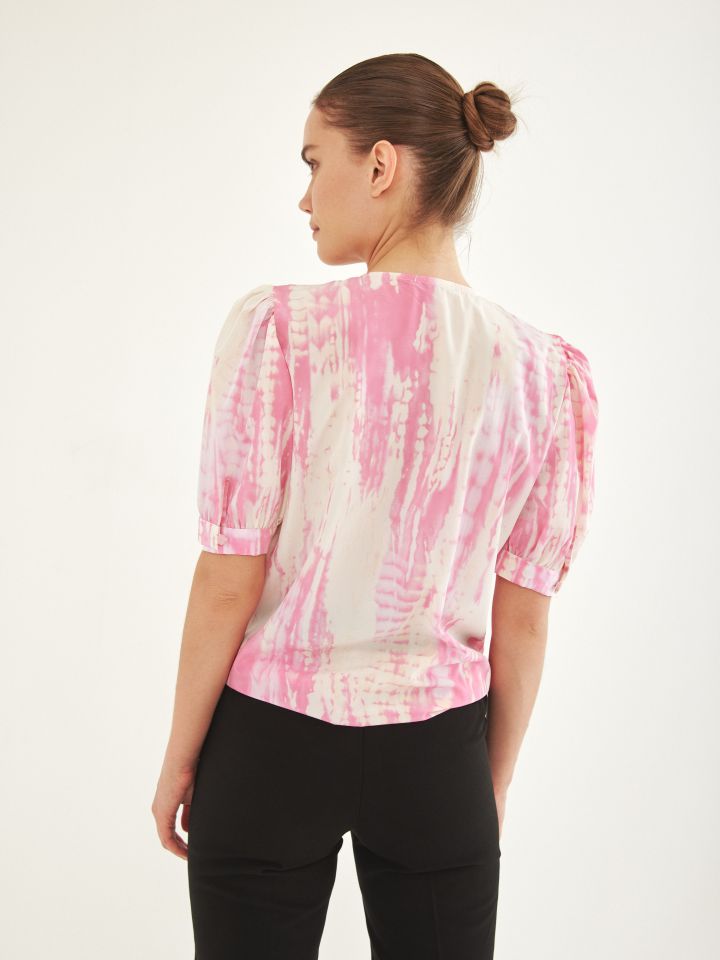 חולצה V כפתורים קשירה בצבע ורוד