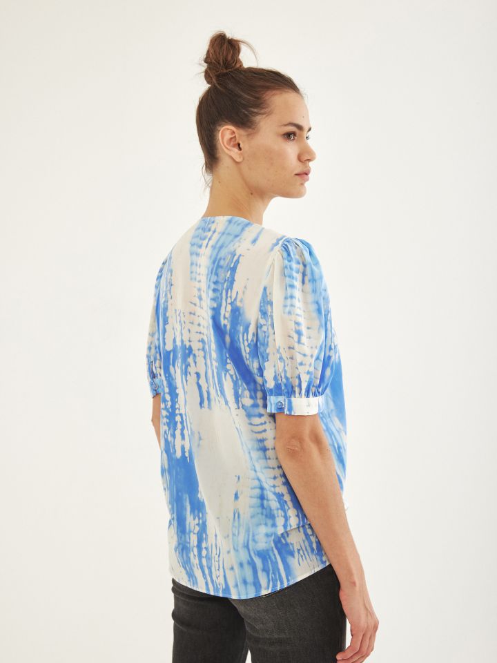 חולצה V כפתורים קשירה בצבע תכלת