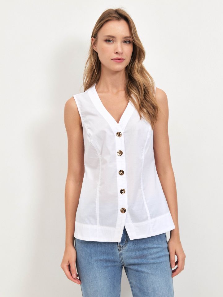 חולצה V מכופתרת כפתורי זהב בצבע לבן