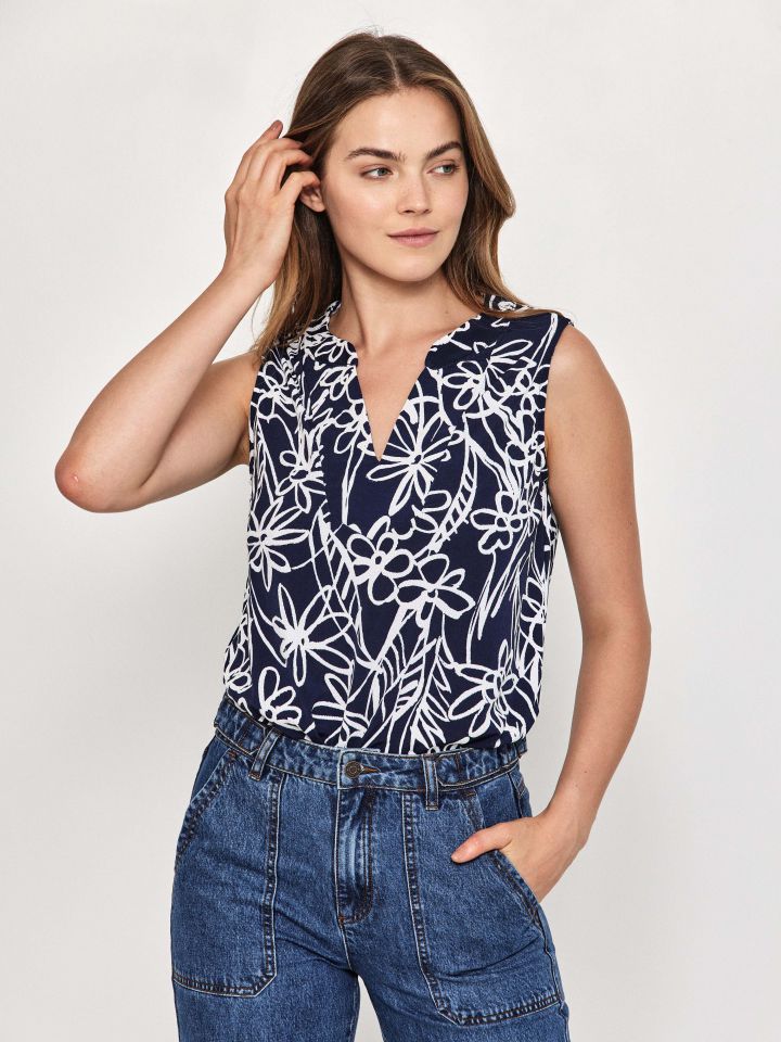 חולצה דפוס PROMO V בצבע נייבי