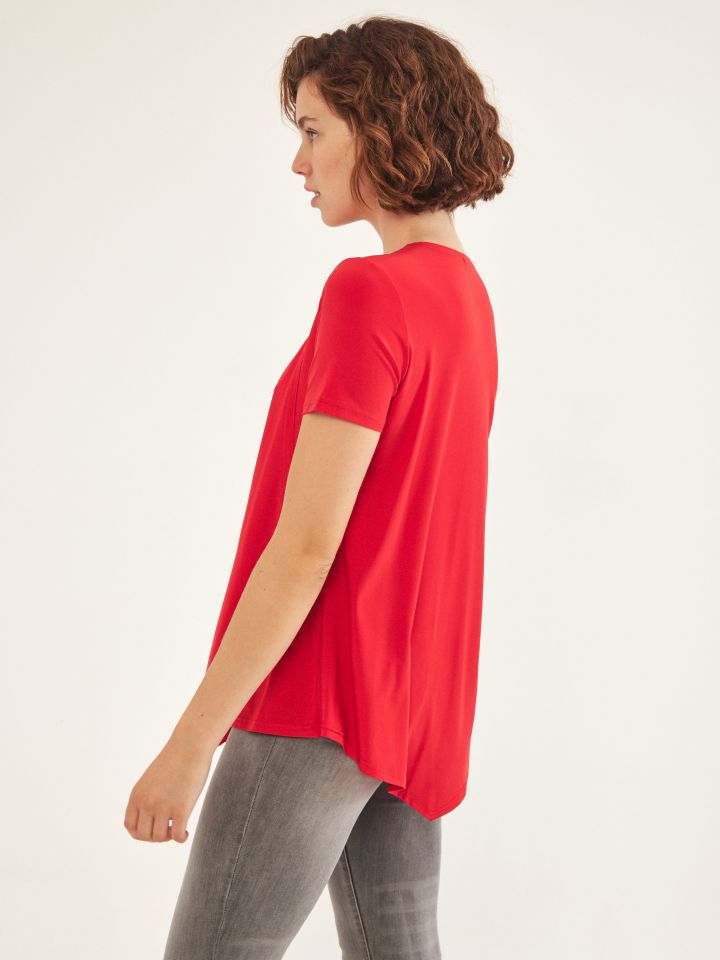 חולצה V רוכסן בצבע אדום