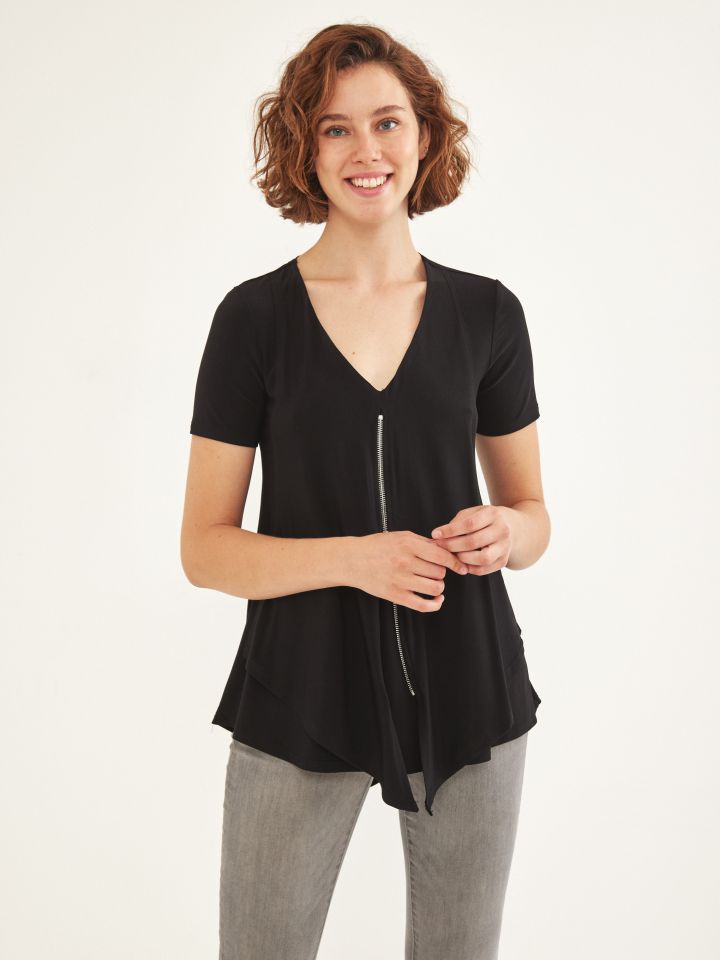 חולצה V רוכסן בצבע שחור