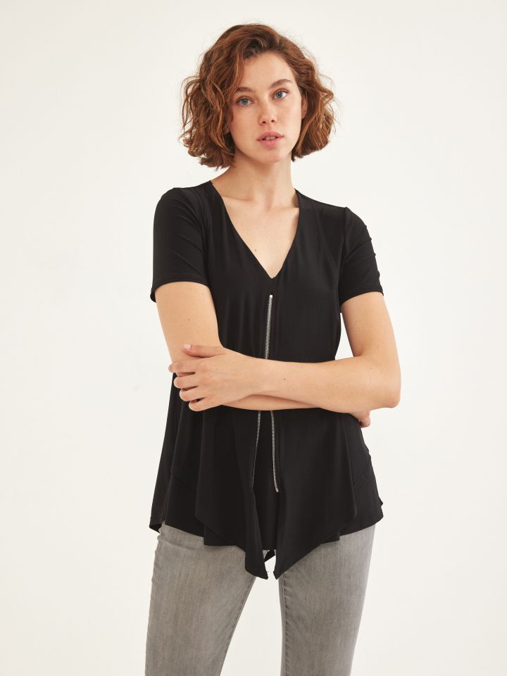 חולצה V רוכסן בצבע שחור