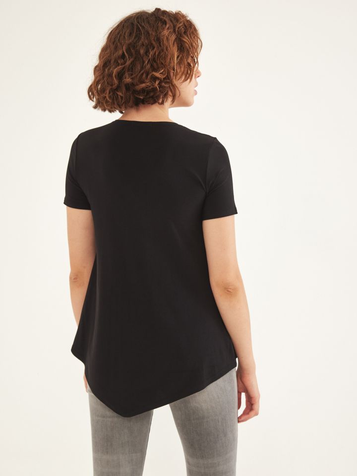 חולצה V רוכסן בצבע שחור