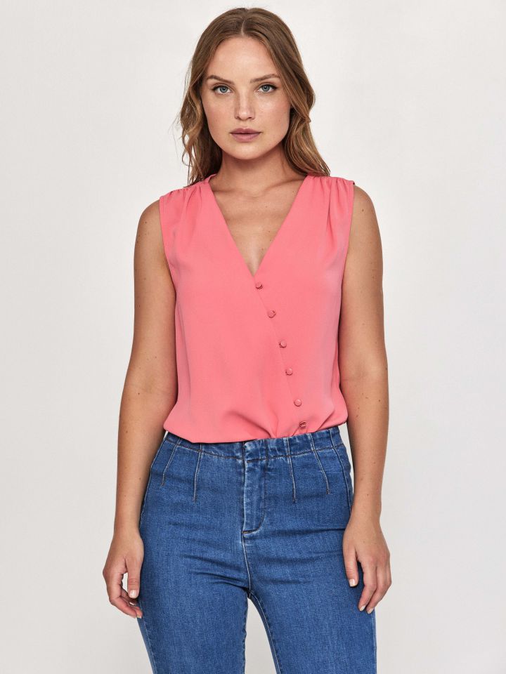 חולצה V כפתורים בצבע ורוד