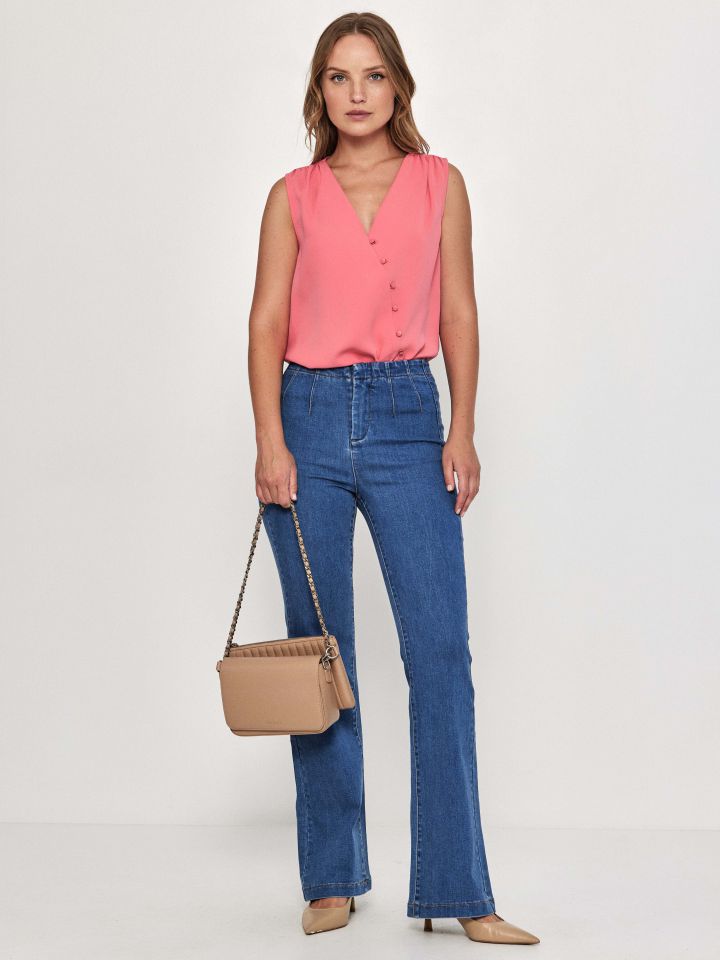 חולצה V כפתורים בצבע ורוד